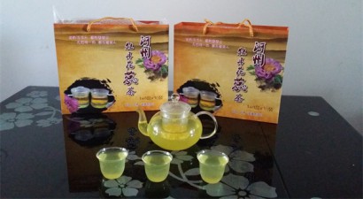 基本資料：名稱(chēng)：牡丹花蕊茶配料：紫斑牡丹花蕊凈含量：50克保質(zhì)期：24個(gè)月存儲(chǔ)條件：防潮、避光、防異味常溫保存，開(kāi)封后盡快沖泡。禁忌：孕婦、對(duì)花瓣過(guò)敏者禁用。產(chǎn)地：甘肅臨夏沖泡方法備具：準(zhǔn)備一個(gè)干凈透